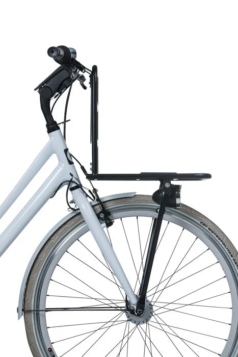 Detaljbild av svart BASIL Front Carrier L cykelrack