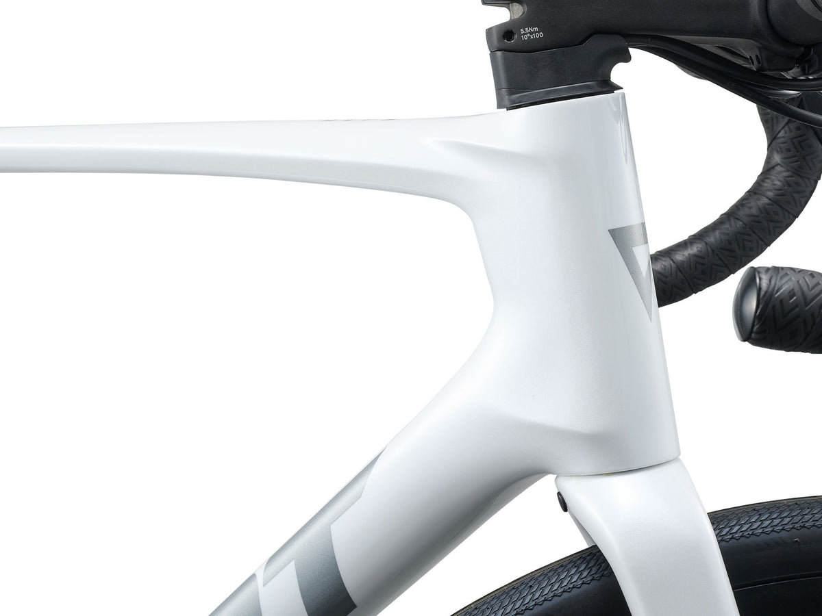 Landsvägscykel GIANT Defy Advanced 2 (2027) Pearl White