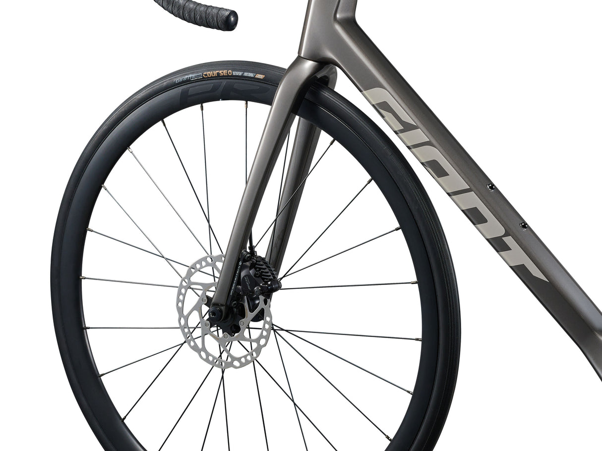 Landsvägscykel GIANT TCR Advanced 2 KOM (2026) Stealth Chrome