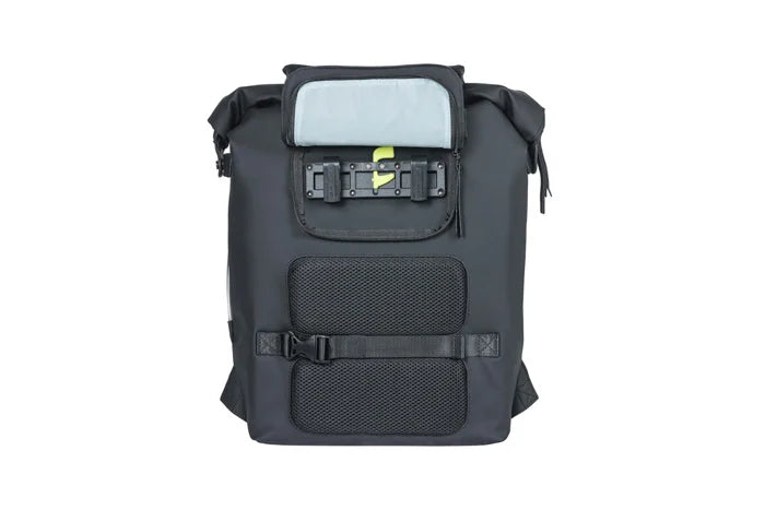Basil SoHo Nordlicht LED -pyöräilyreppu, 17 L, musta