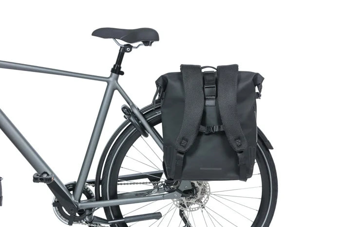 Basil SoHo Nordlicht LED -pyöräilyreppu, 17 L, musta