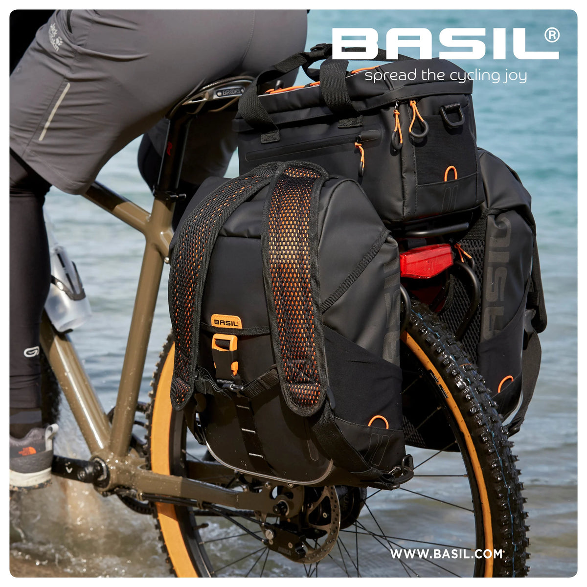 Cykelväska BASIL Miles Tarpaulin 8L, svart-orange