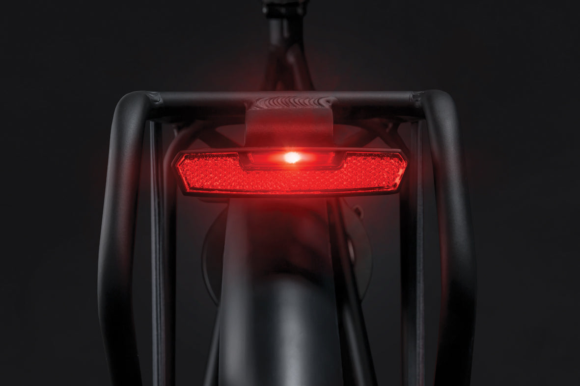 Baklykta AXA Juno E-bike 6-12V 80 mm