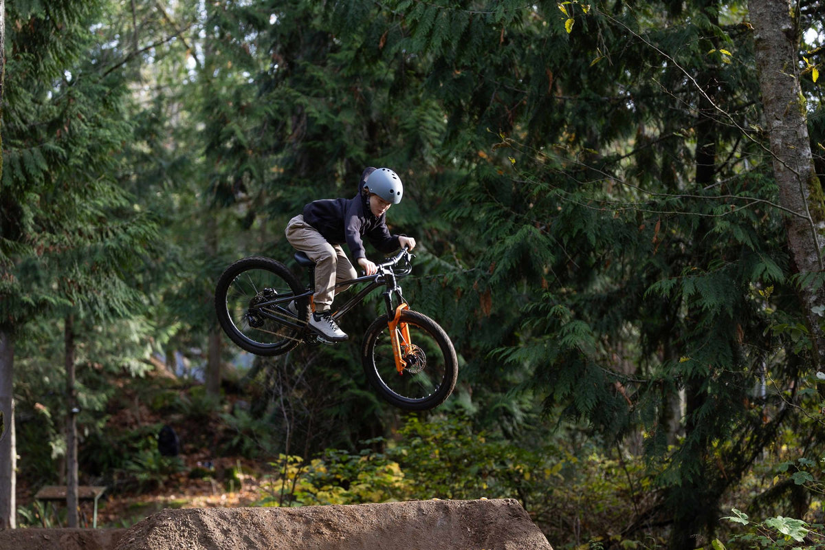 Lastenpyörä GIANT STP 24 (2026) Musta Kromi