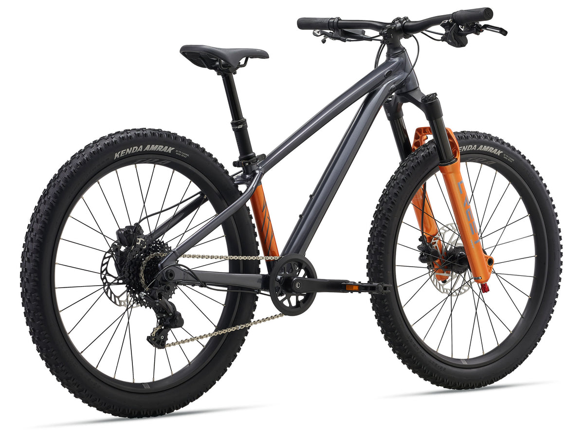 Lastenpyörä GIANT STP 24 (2026) Musta Kromi
