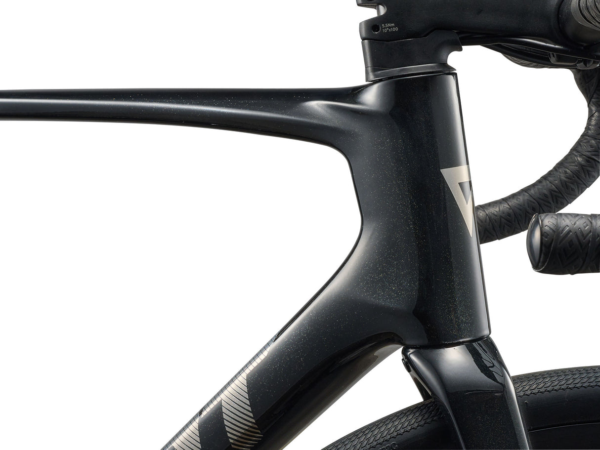 Landsvägscykel GIANT Defy Advanced 2 (2026) Abyss Black