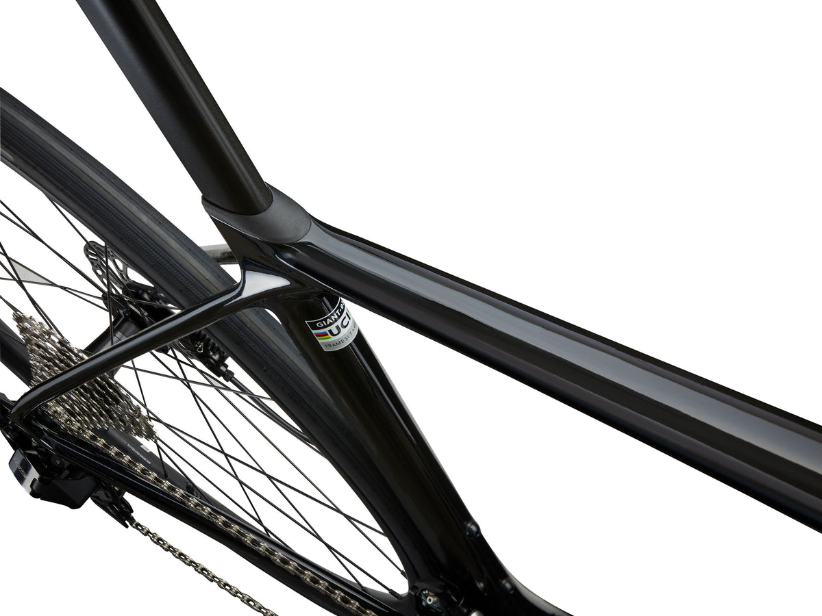 Maantiepyörä GIANT TCR Advanced 2 KOM, hiilikuitu